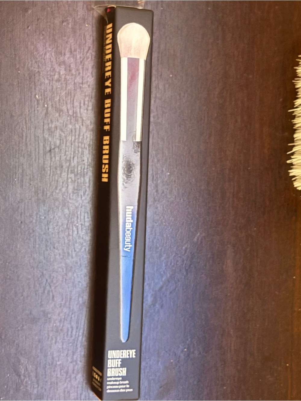 HUDA BEAUTY Undereye Buff Brush - Black Handle with White Bristles